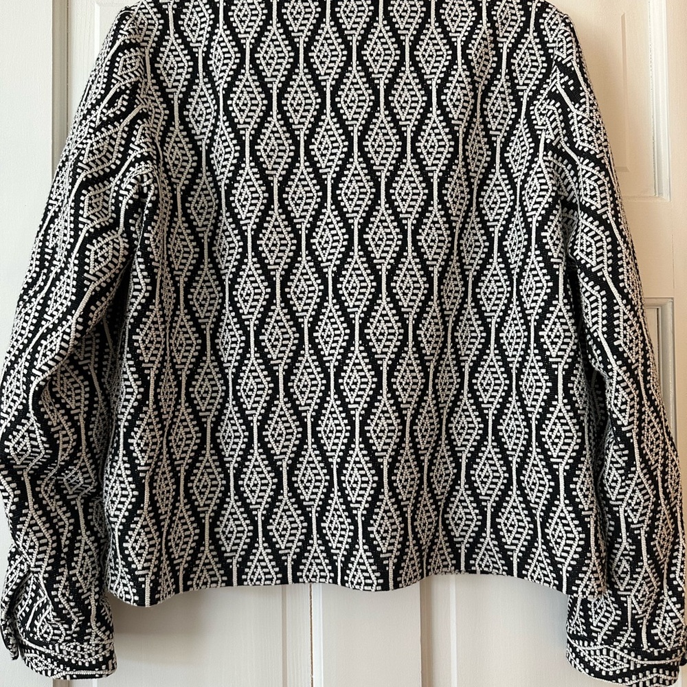 Chic Black And White Patterned Jacket - image 6